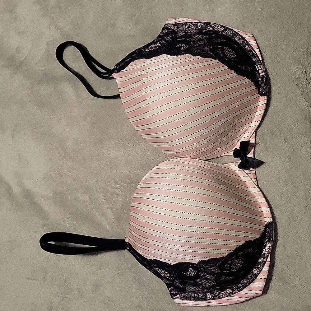 Victoria's Secret very sexy push-up bra